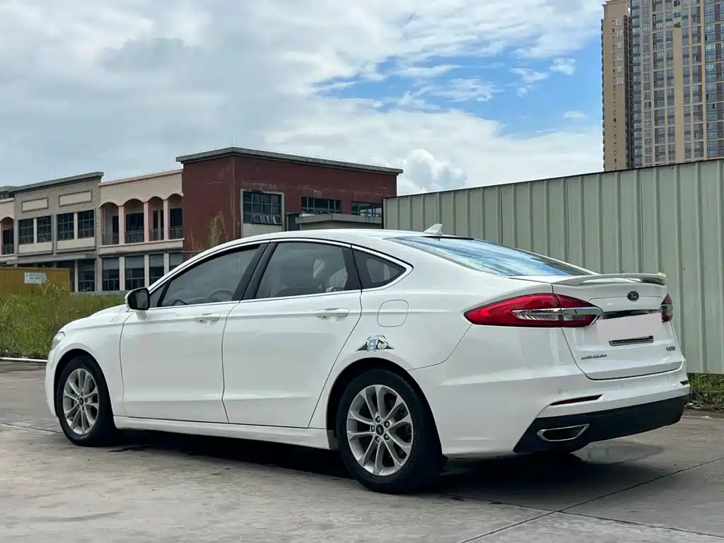 Ford Mondeo — фото 4