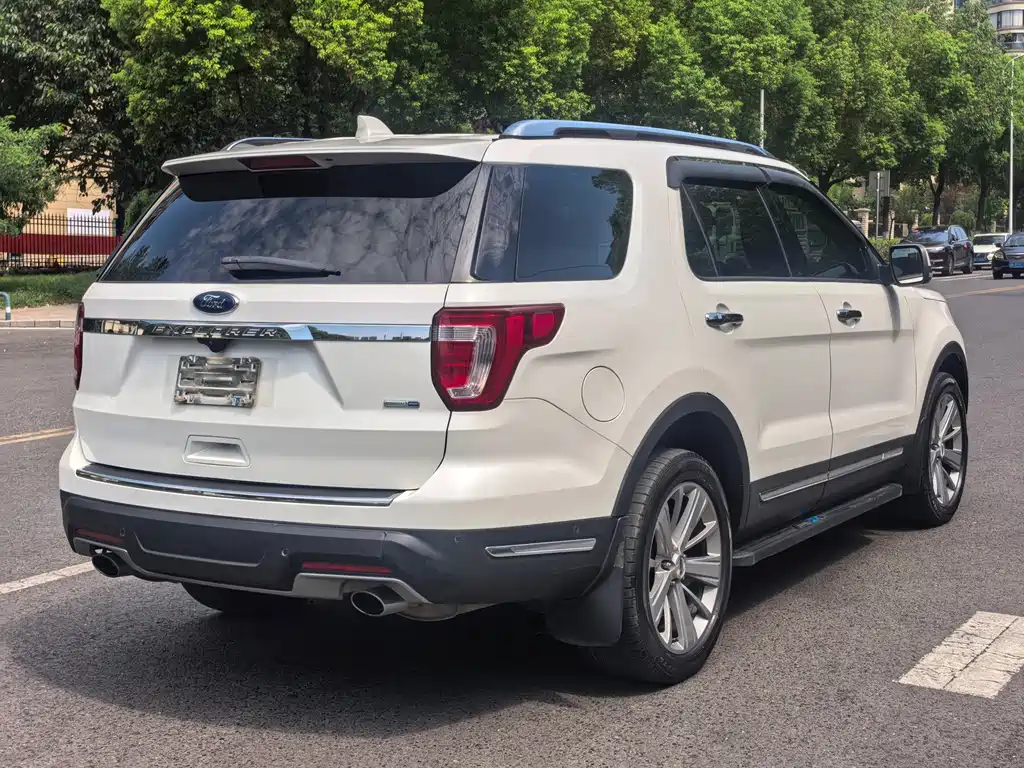 Ford Explorer (Import) — фото 9