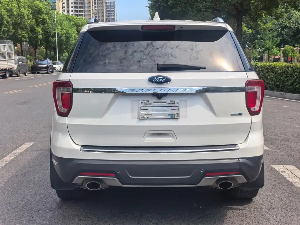 Ford Explorer (Import) — фото 10