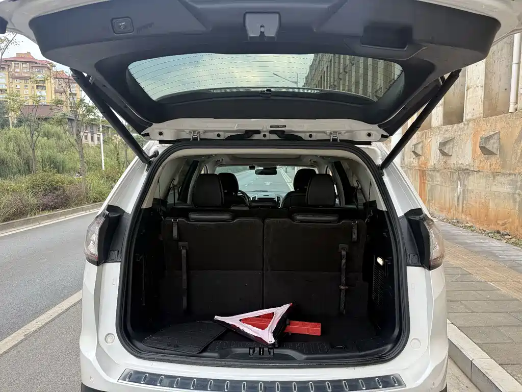Ford Edge — фото 15