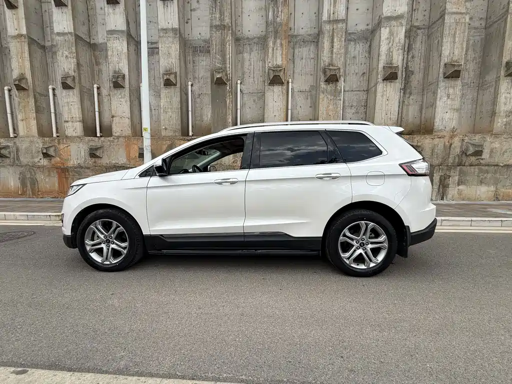 Ford Edge — фото 4