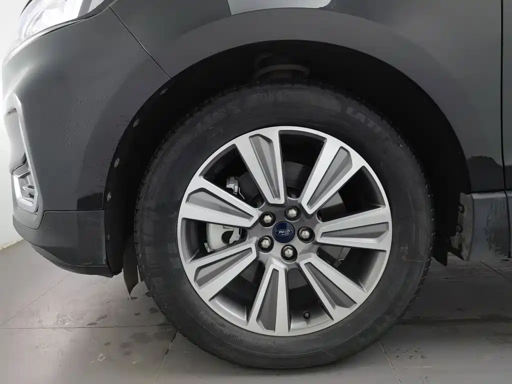 Ford Edge — фото 17