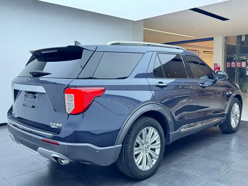Ford Explorer — фото 15