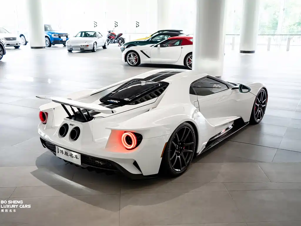 Ford GT — фото 10