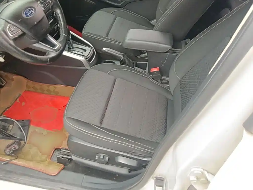 Ford Ecosport — фото 15