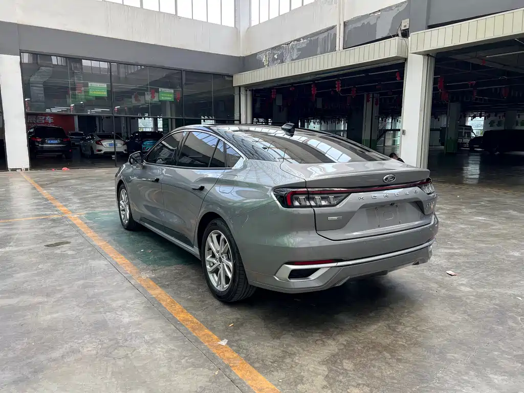 Ford Mondeo — фото 10