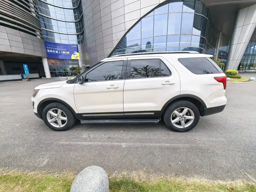 Ford Explorer (Import) — фото 4