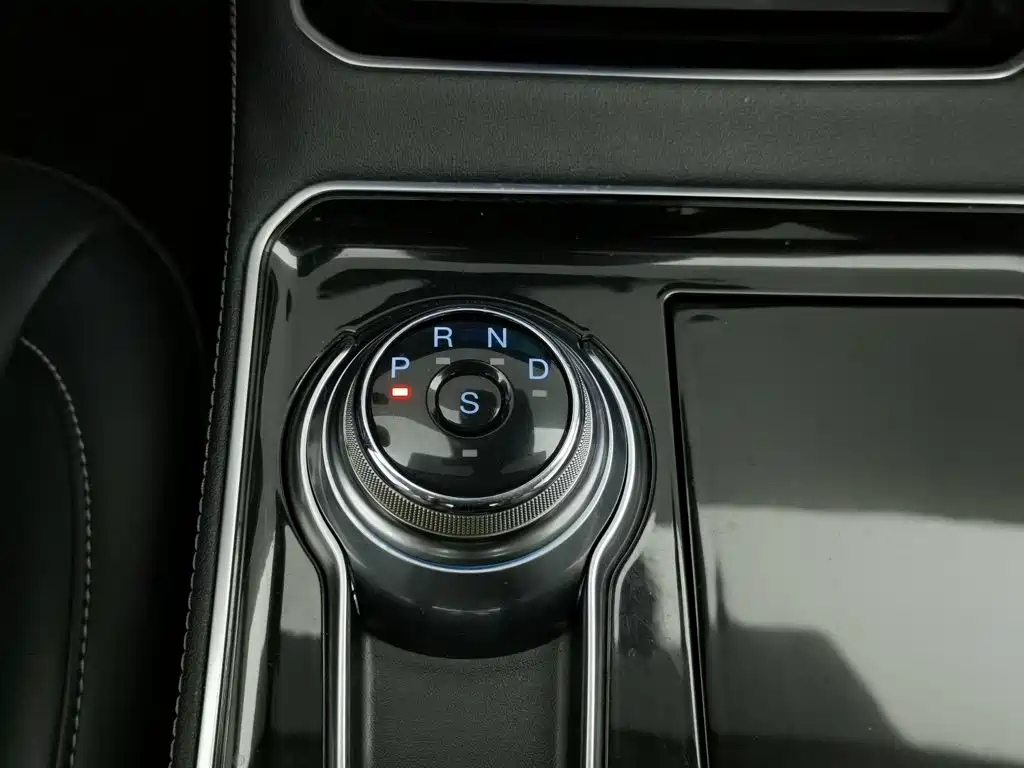 Ford Edge — фото 13