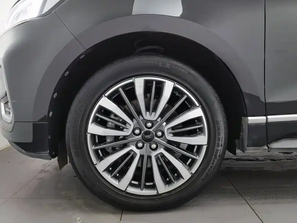 Ford Edge — фото 17