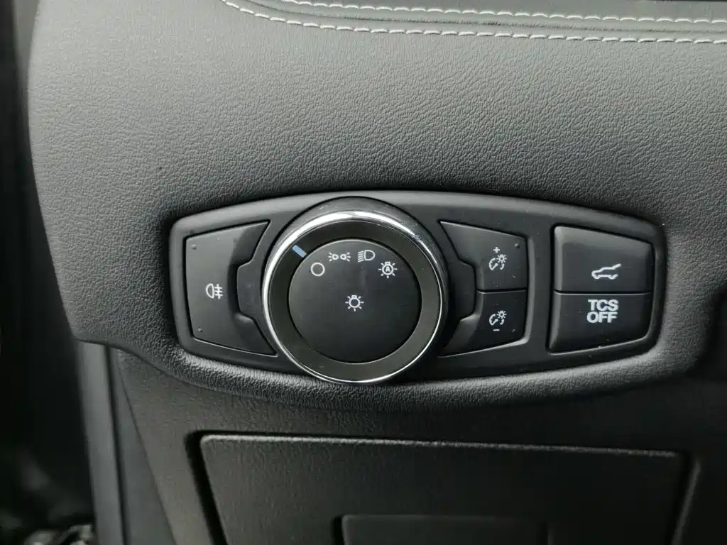 Ford Edge — фото 21