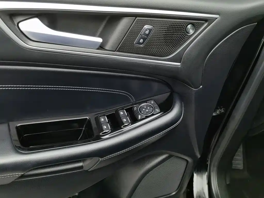 Ford Edge — фото 9