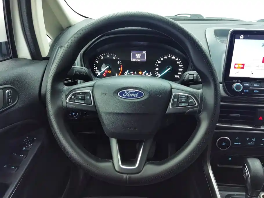 Ford Ecosport — фото 15