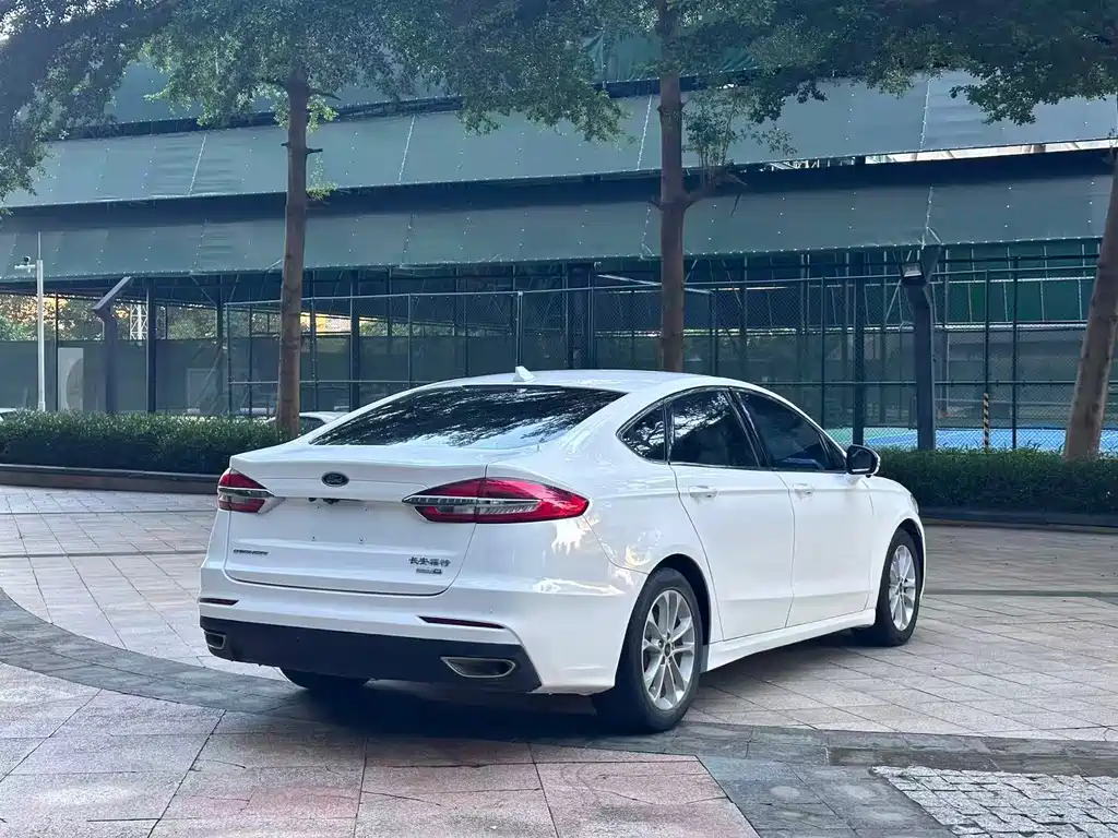 Ford Mondeo — фото 15