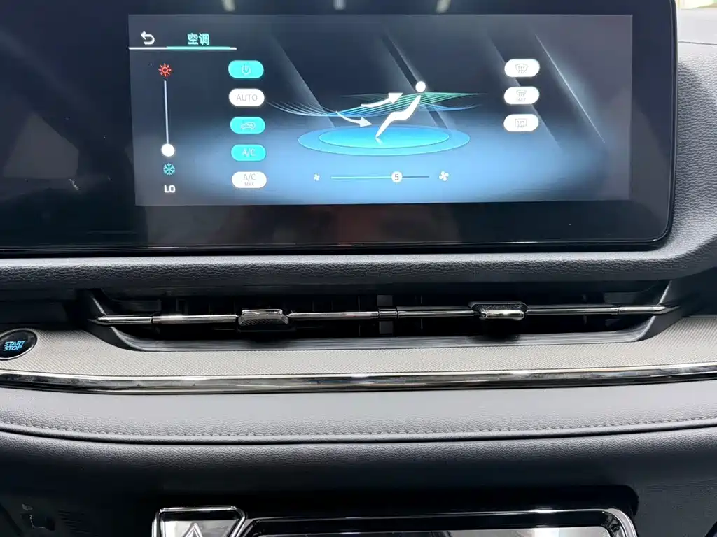 Ford Equator Sport — фото 15