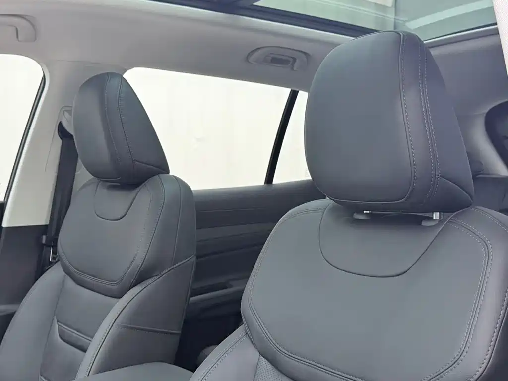 Ford Equator Sport — фото 16