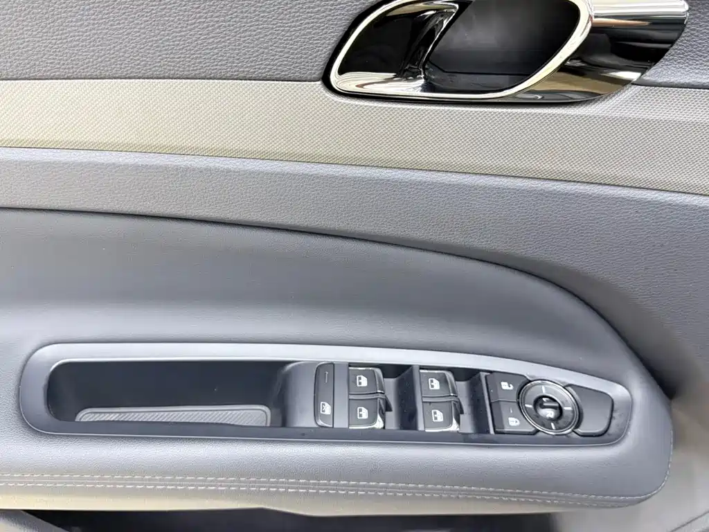 Ford Equator Sport — фото 10
