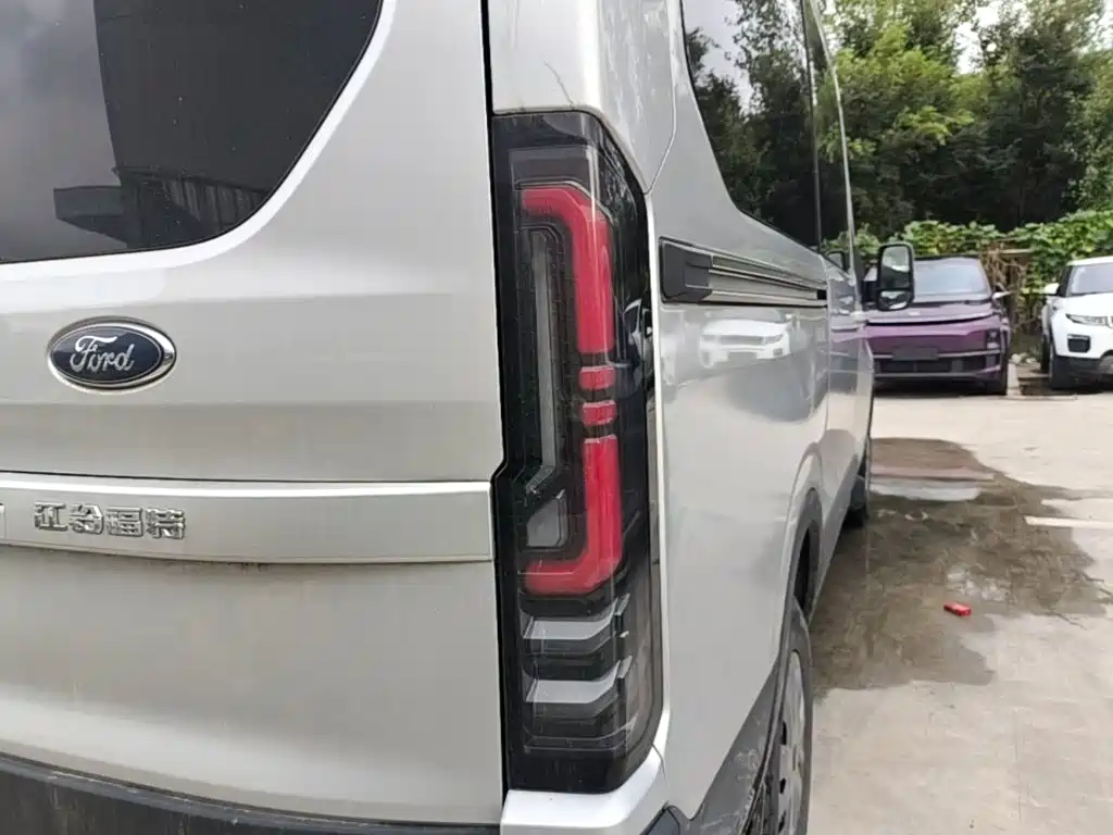 Ford Transit T8 — фото 24