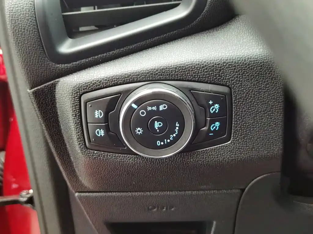 Ford Ecosport — фото 21