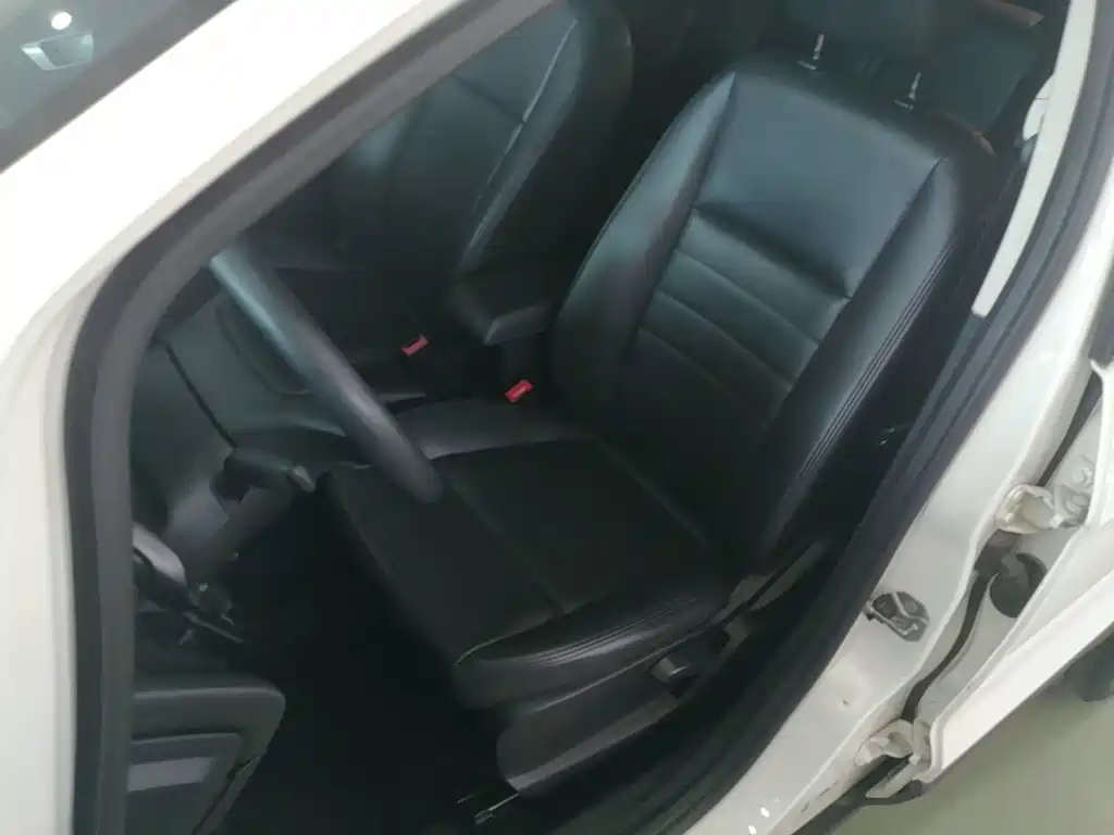 Ford Ecosport — фото 15