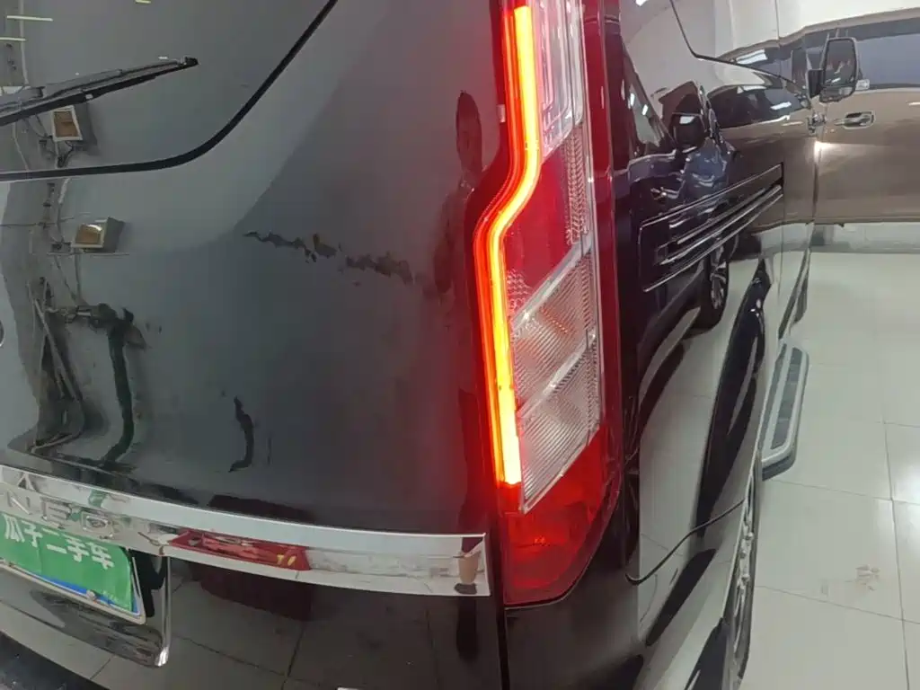 Ford Tourneo — фото 8