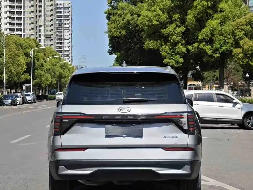 Ford Edge — фото 11
