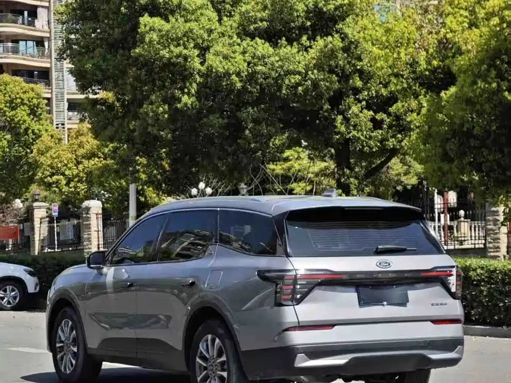 Ford Edge — фото 10
