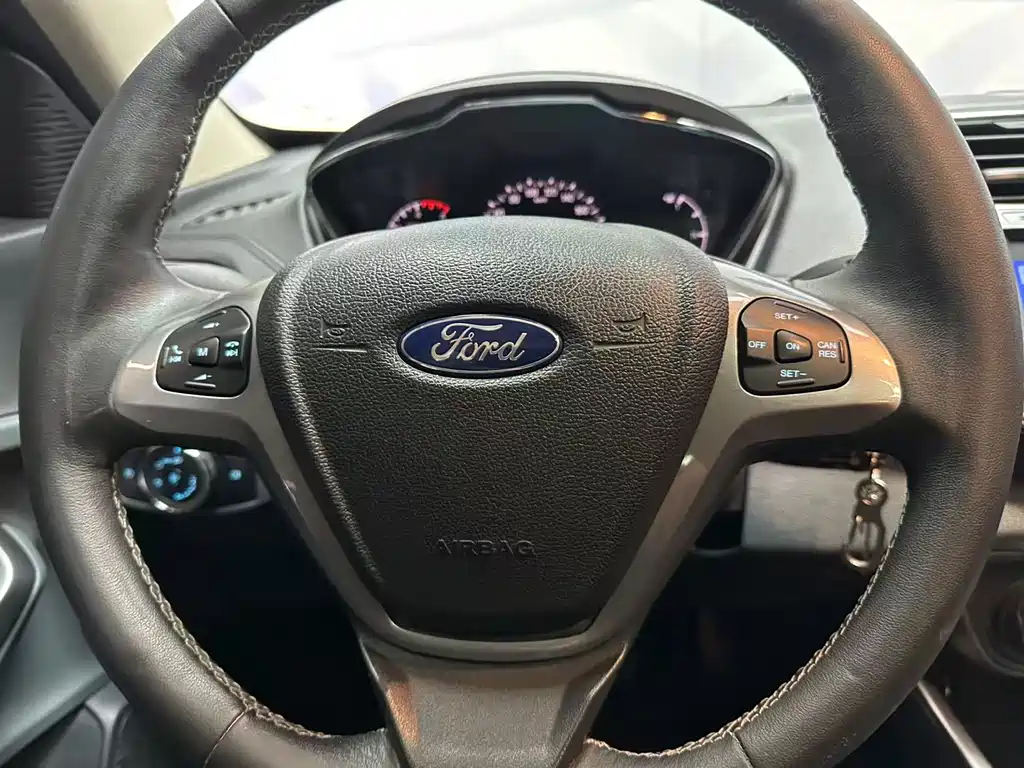 Ford Escort — фото 9