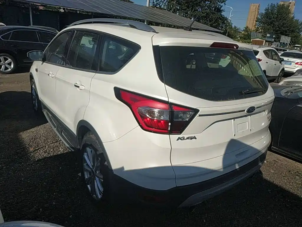 Ford Kuga — фото 5