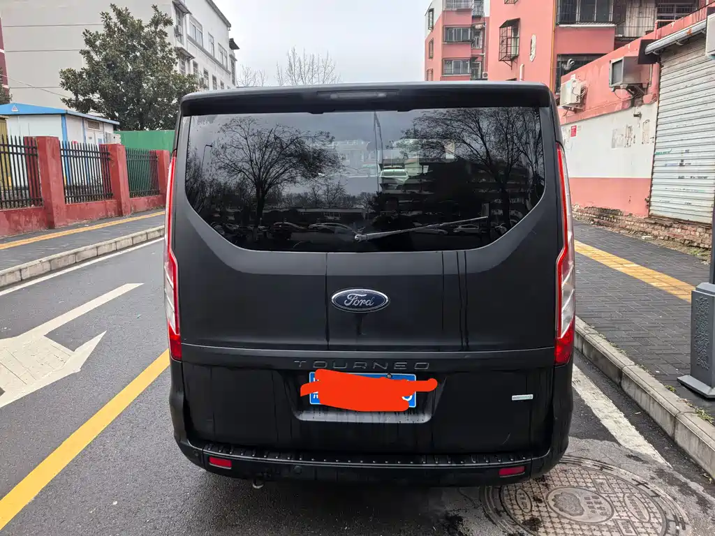 Ford Tourneo — фото 3