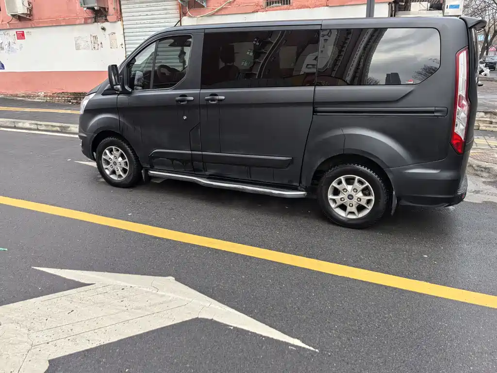 Ford Tourneo — фото 5