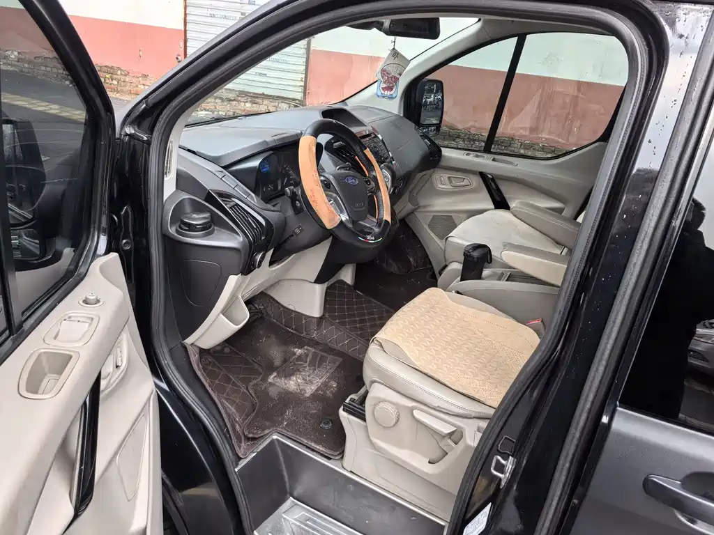 Ford Tourneo — фото 6
