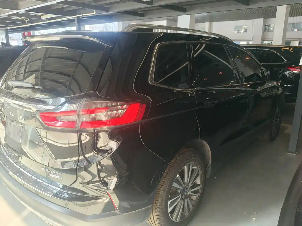 Ford Edge — фото 13