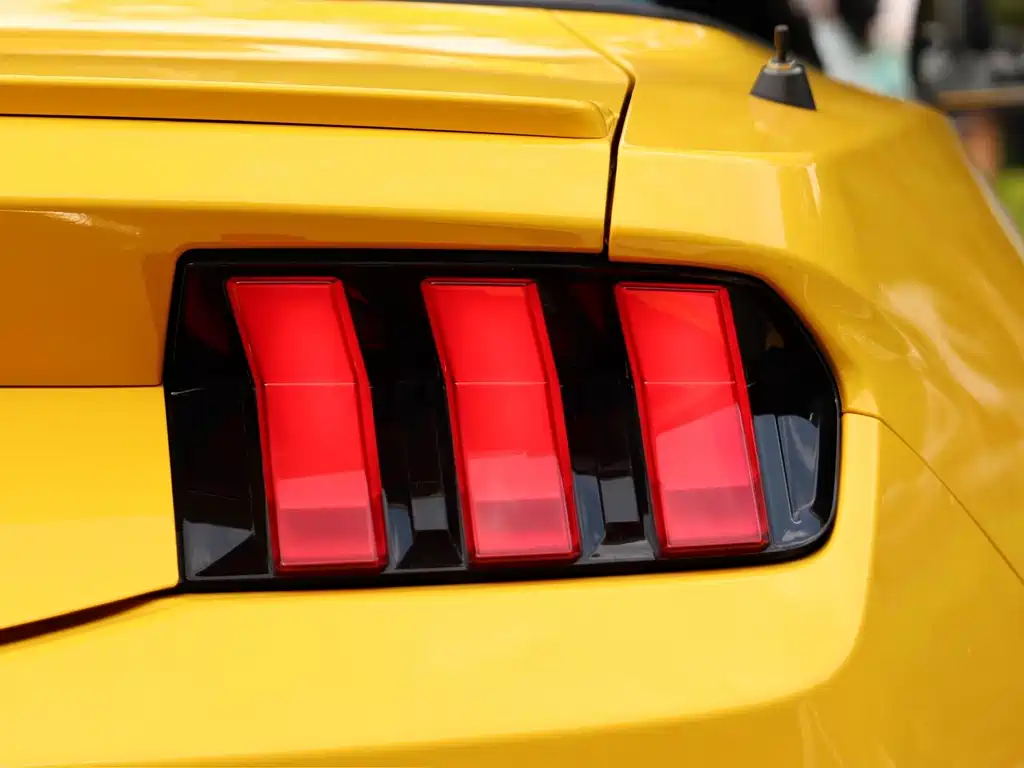 Ford Mustang — фото 9
