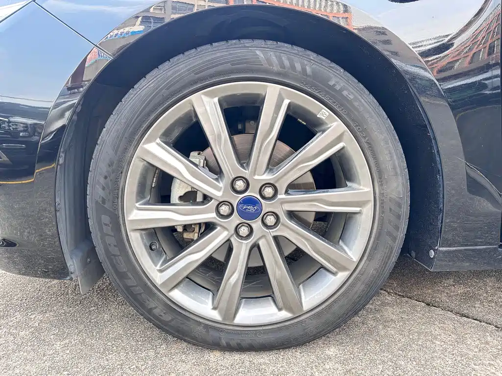 Ford Taurus — фото 18