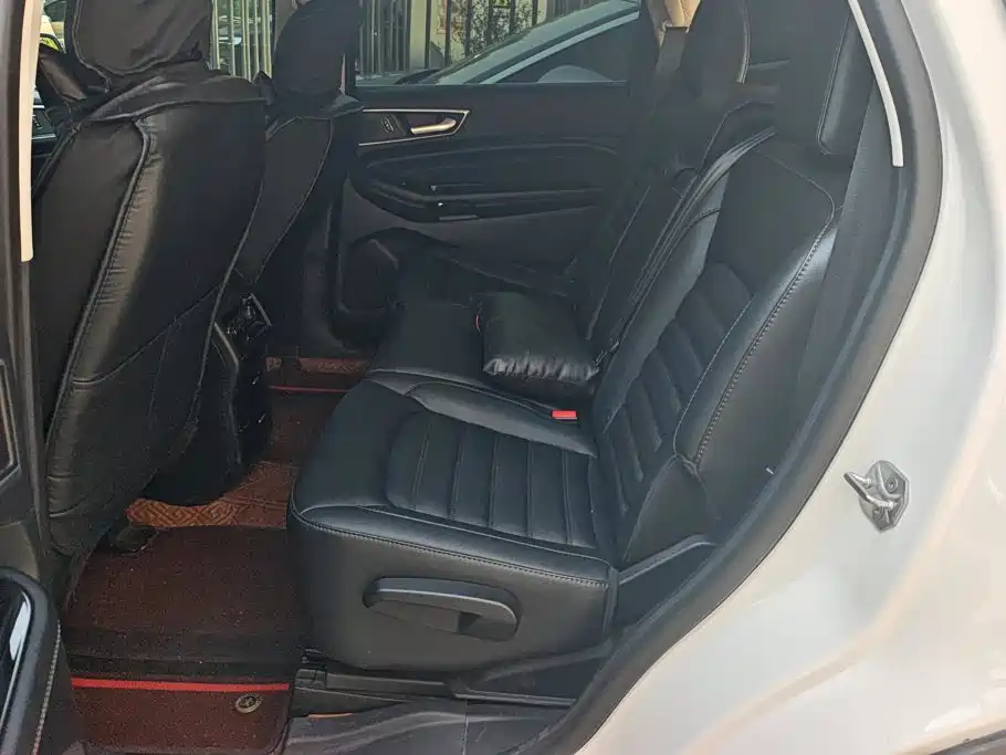 Ford Edge — фото 11