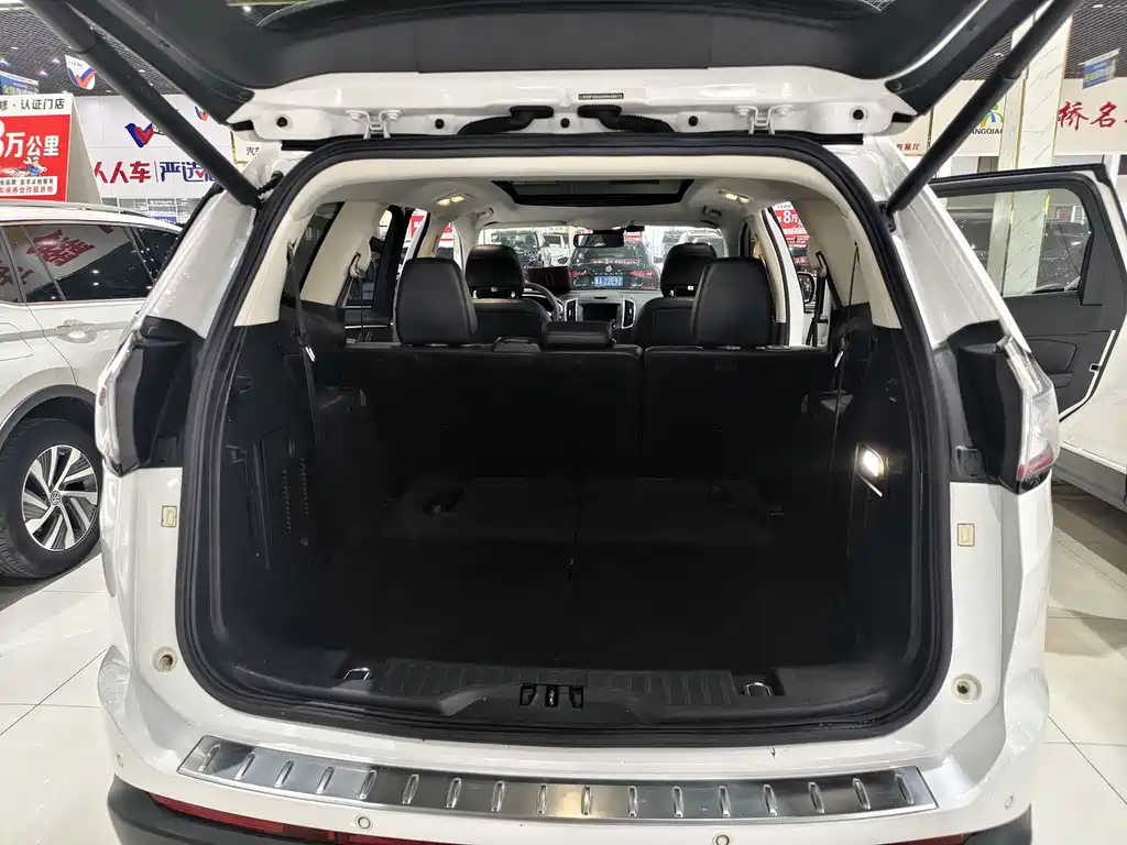 Ford Edge — фото 13
