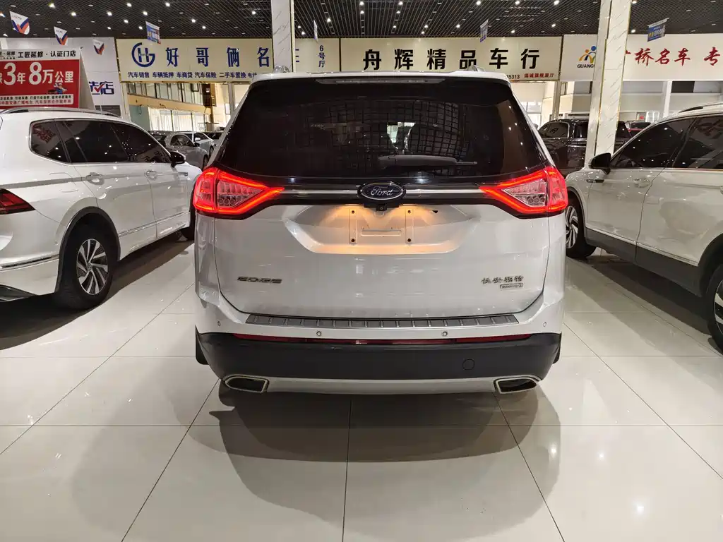 Ford Edge — фото 15