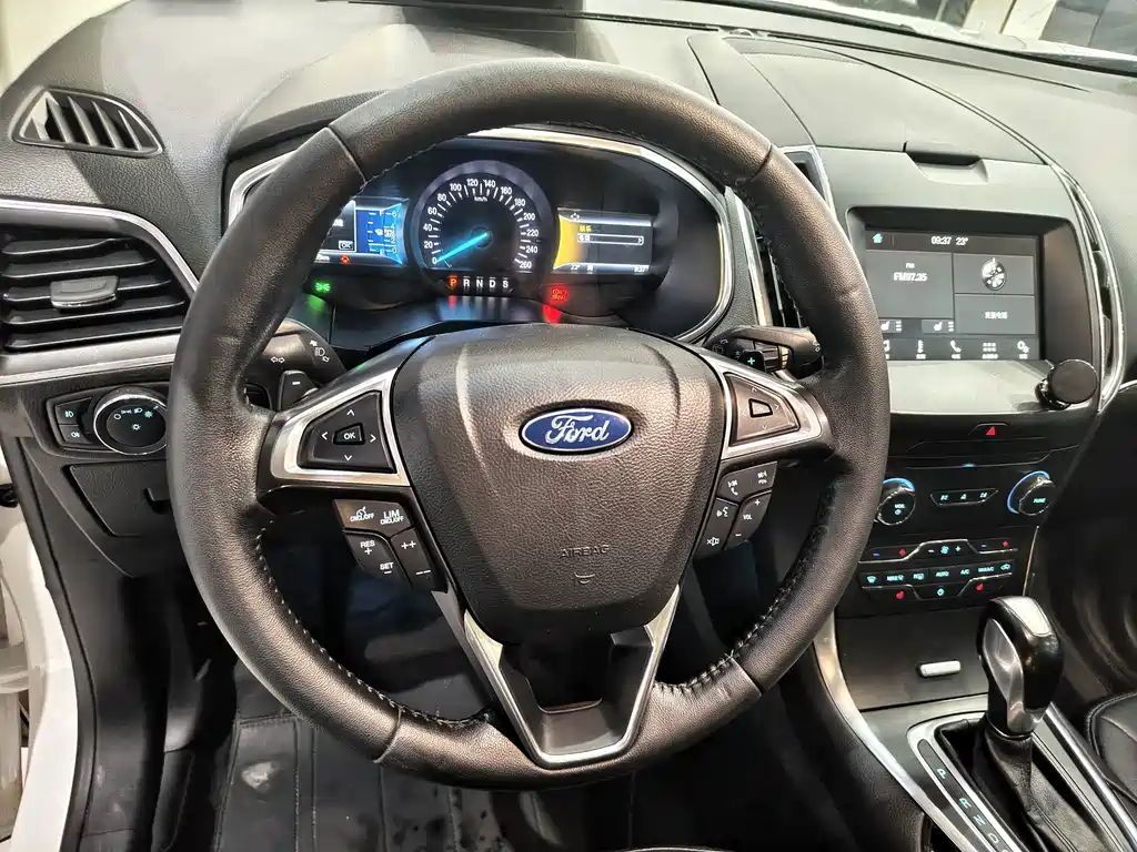 Ford Edge — фото 7