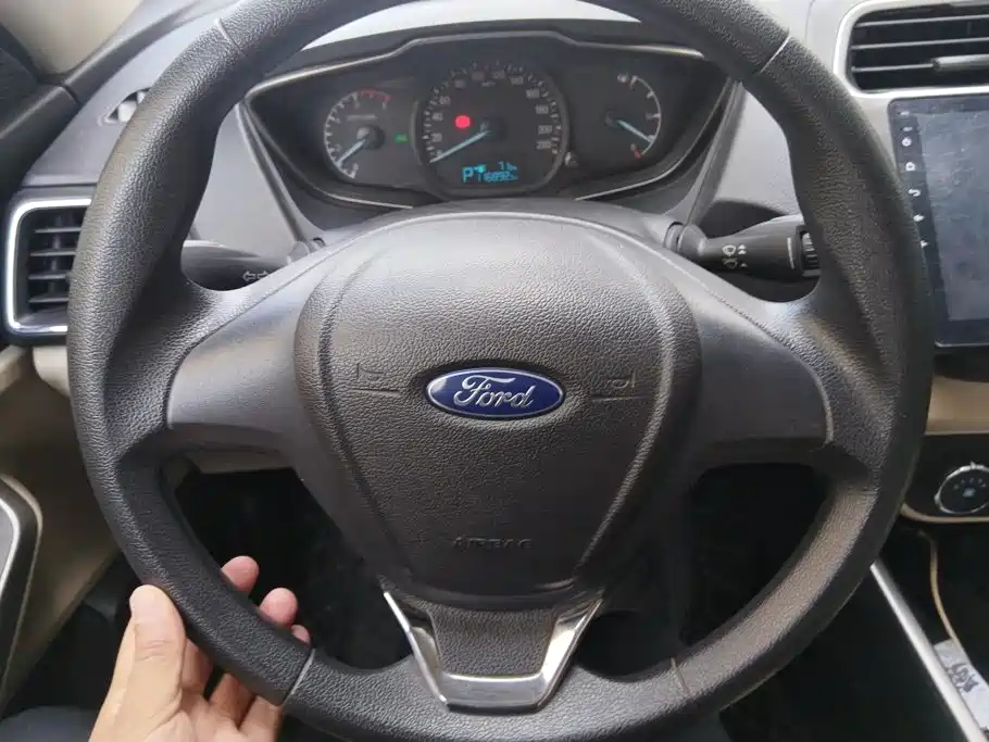 Ford Escort — фото 15