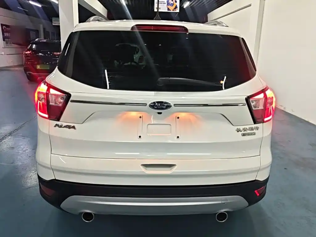 Ford Kuga — фото 4