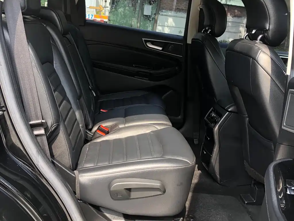Ford Edge — фото 10