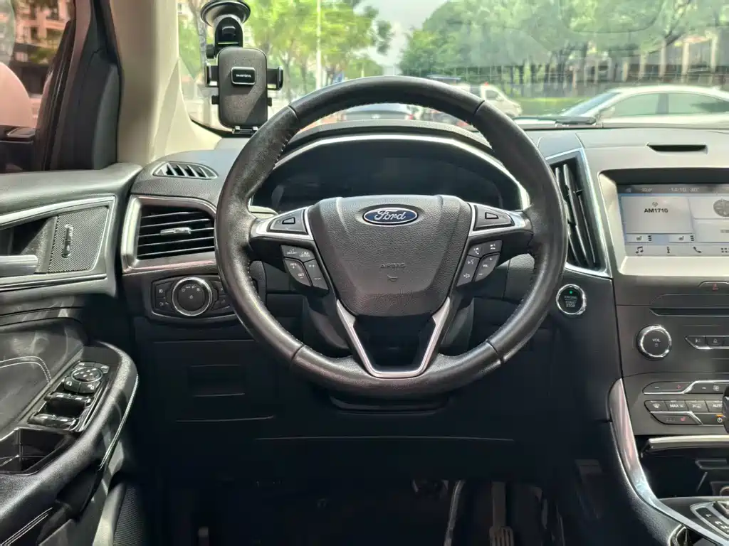 Ford Edge — фото 14