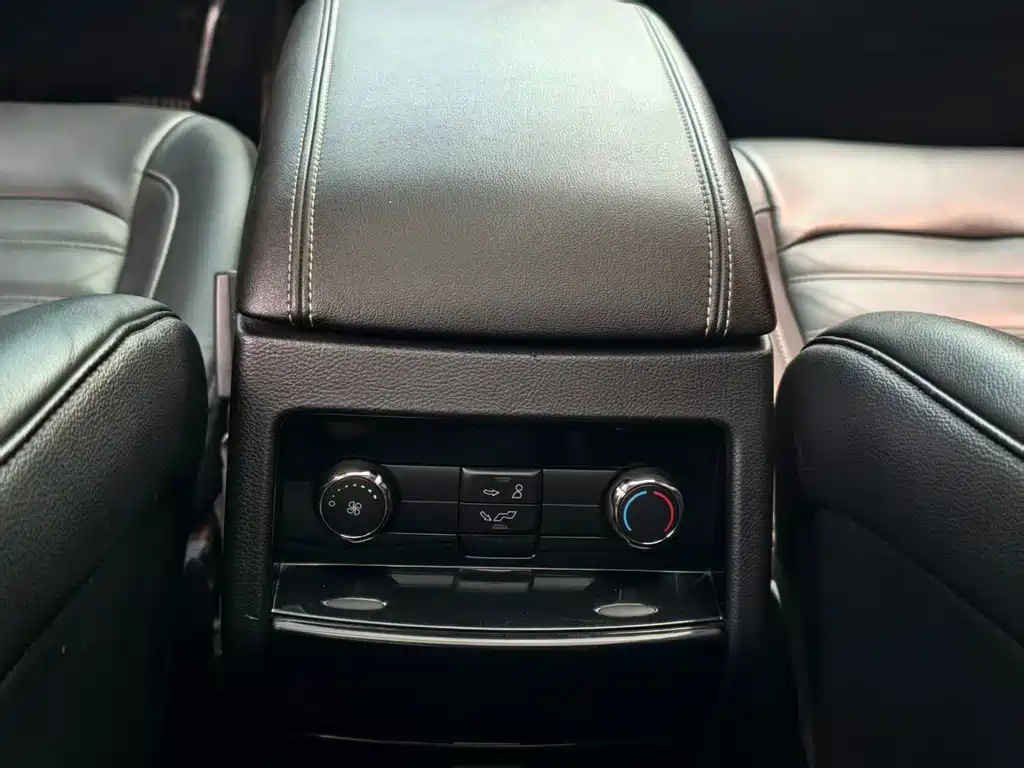 Ford Edge — фото 15