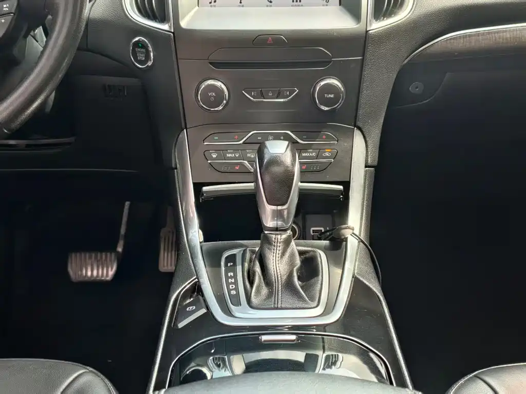 Ford Edge — фото 18