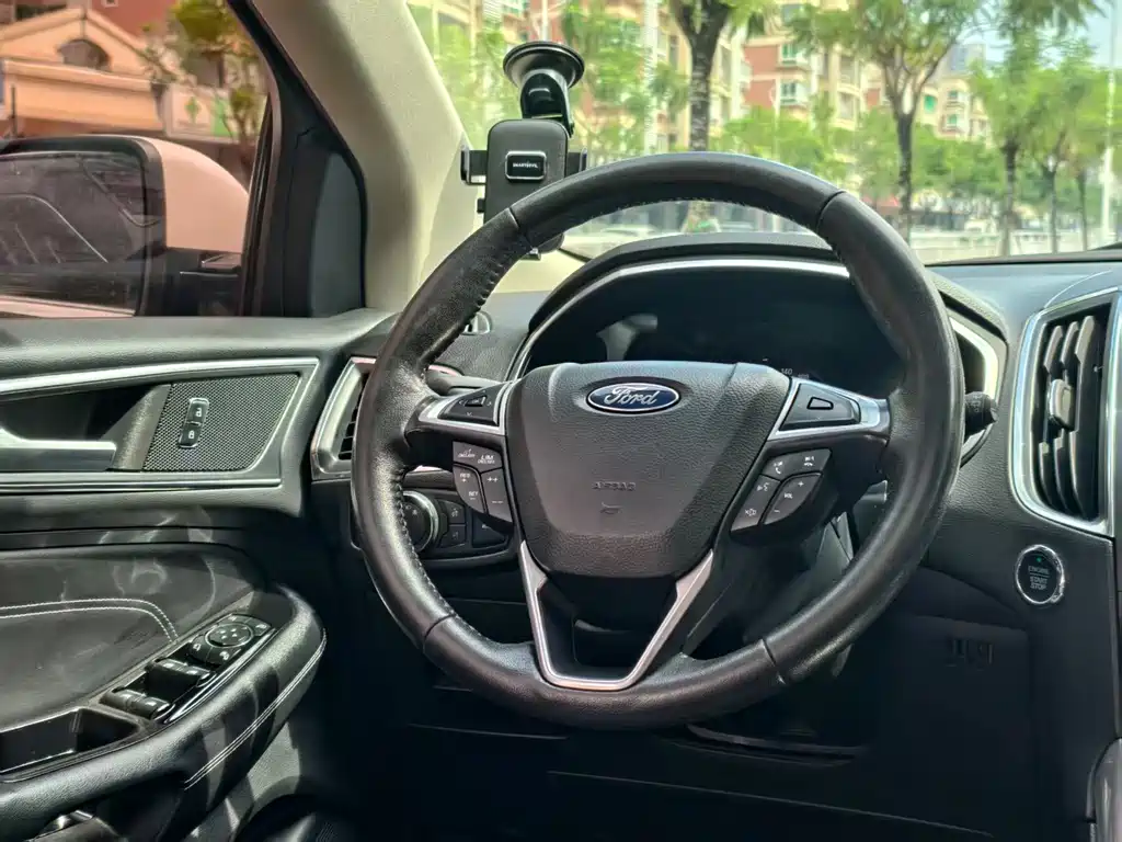 Ford Edge — фото 19