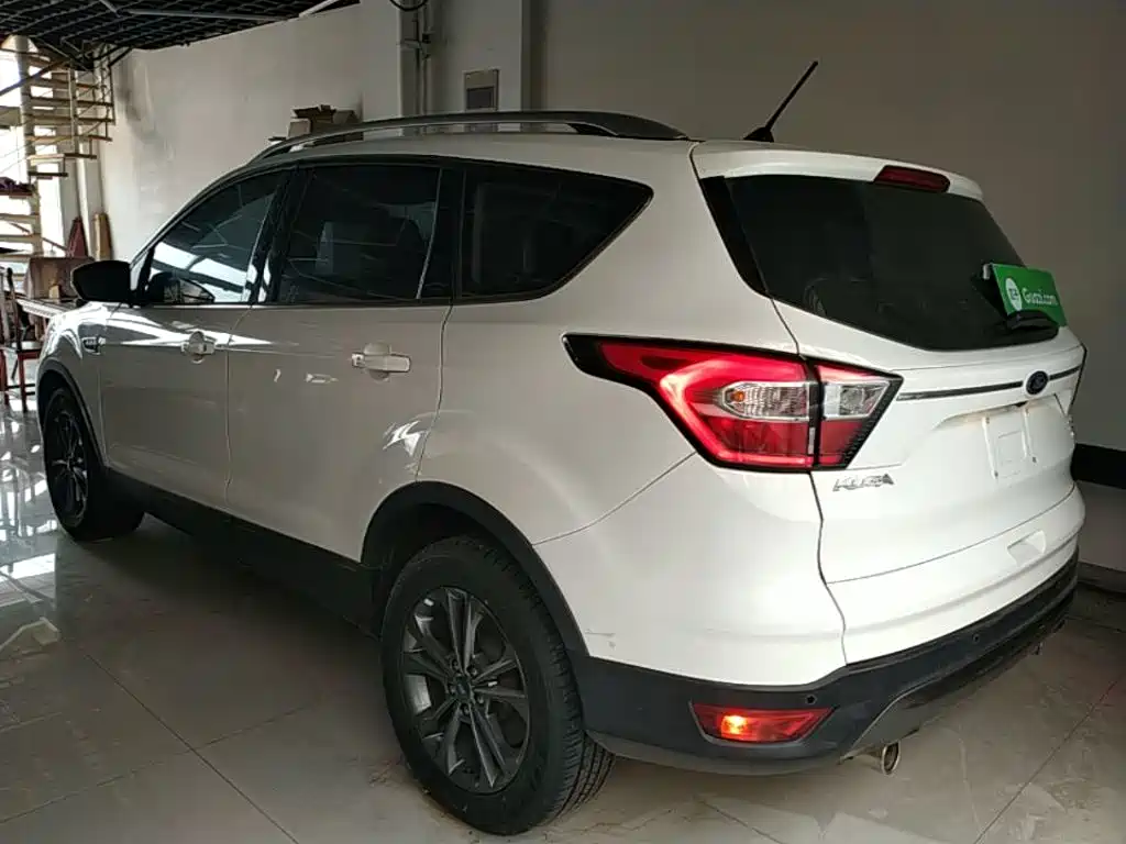 Ford Kuga — фото 5