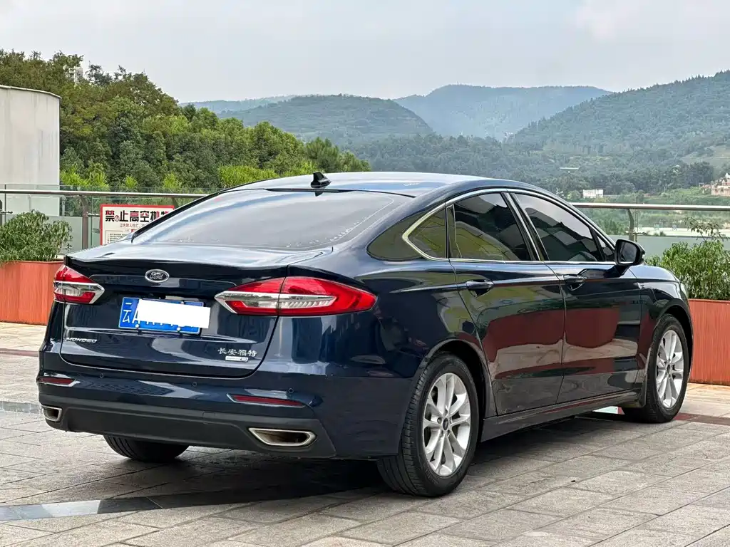 Ford Mondeo — фото 8