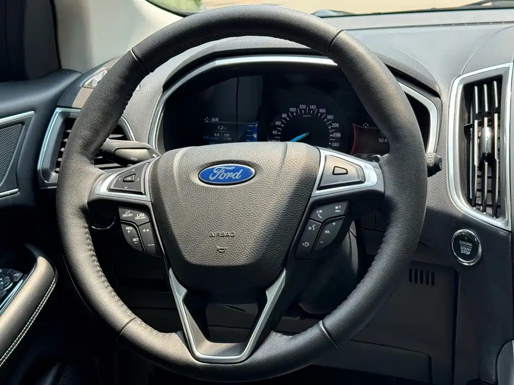 Ford Edge — фото 14