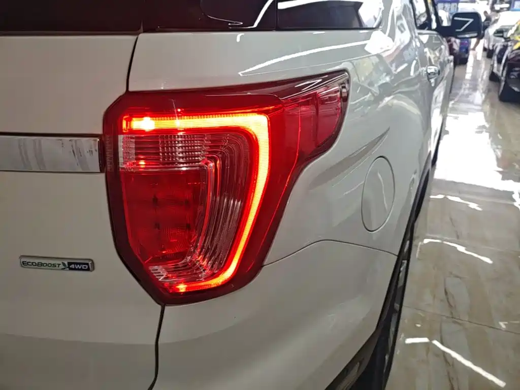 Ford Explorer (Import) — фото 8