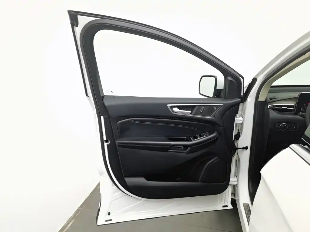 Ford Edge — фото 8